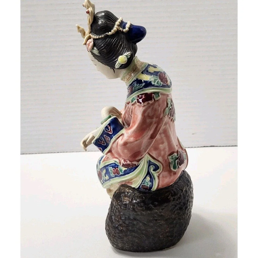 Shiwan Chinese Wucai Porcelain Seated Court Lady Figurine Moving Bracelet #75
